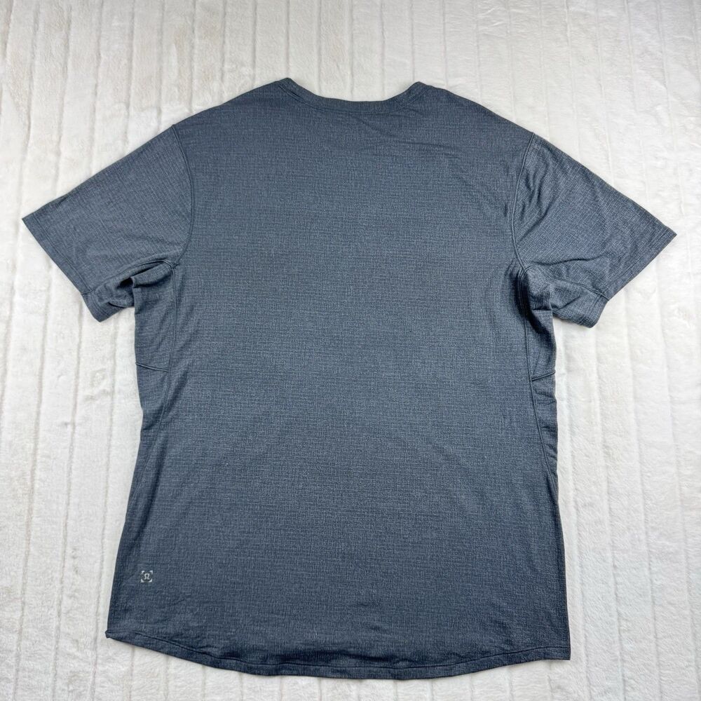 Lululemon T-Shirt Men's L Gray Running Athletic Performance Training Stretch - Picture 2 of 10
